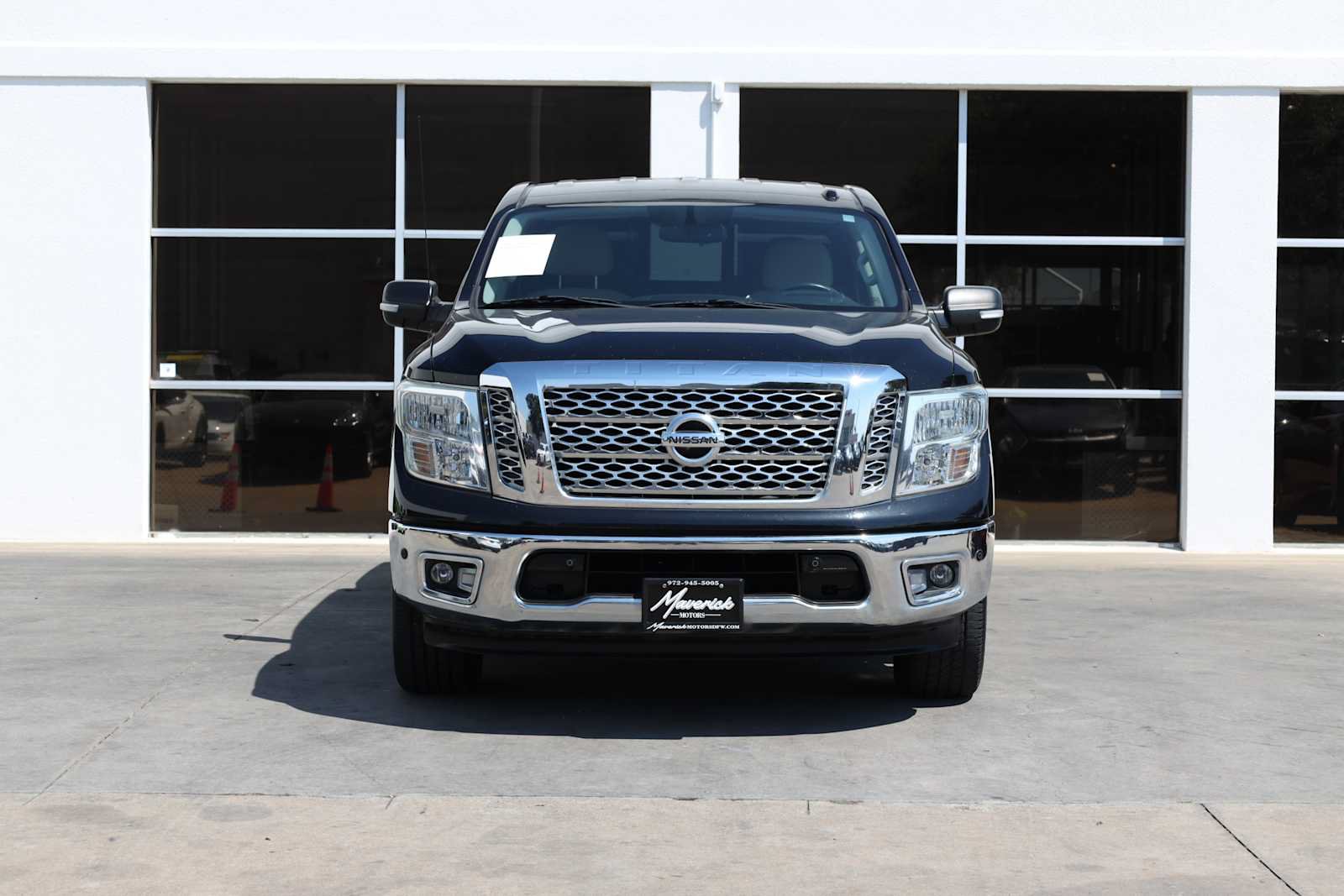Used 2017 Nissan Titan SV RWD image 6