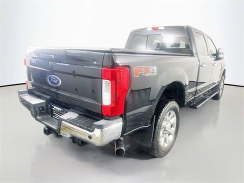 Used 2018 Ford F250 Lariat w/ Chrome Package image 7