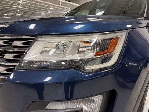 Used 2017 Ford Explorer XLT w/ Equipment Group 201A image 5