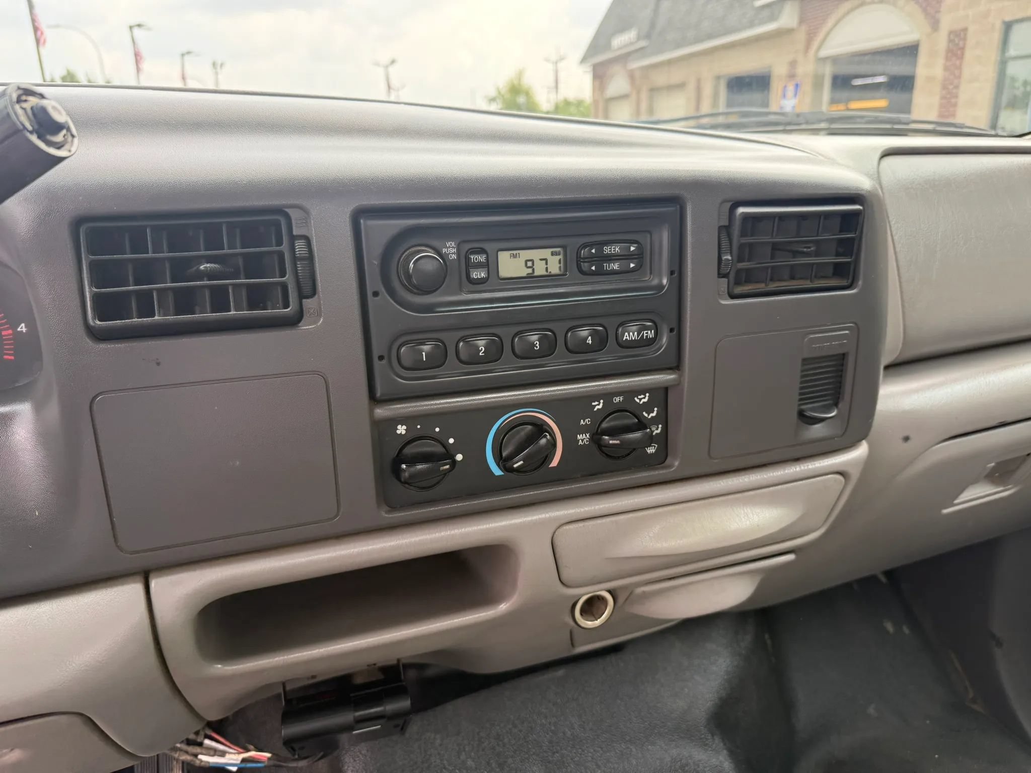 Used 1999 Ford F450 2WD Regular Cab Super Duty image 23