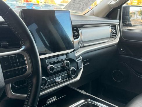 Used 2024 Ford Expedition XLT RWD image 15