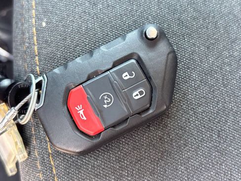 Used 2025 Jeep Wrangler Unlimited Sahara AWD/4WD image 24