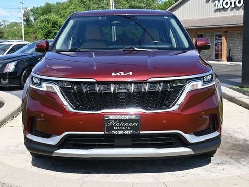 Used 2022 Kia Carnival EX FWD image 2