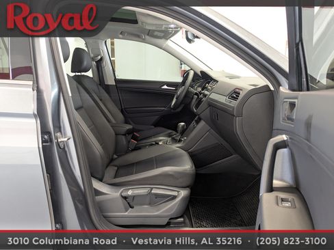 Used 2020 Volkswagen Tiguan SE w/ Panoramic Sunroof Package FWD image 8