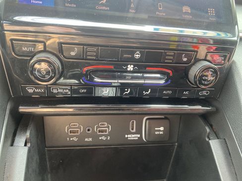 Used 2023 Jeep Grand Cherokee BASE image 20