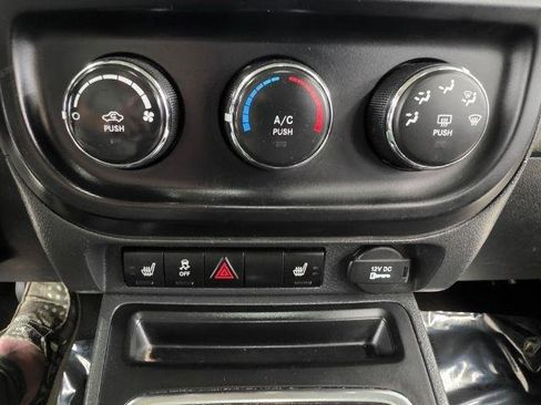 Used 2016 Jeep Patriot High Altitude FWD image 17