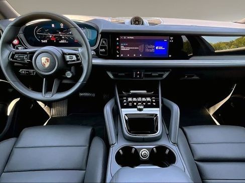 Used 2026 Porsche Cayenne image 7