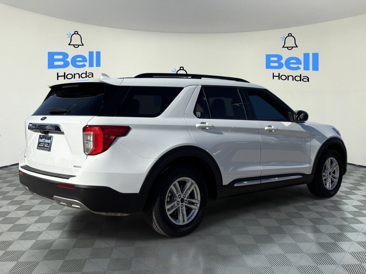 Used 2020 Ford Explorer XLT w/ Equipment Group 202A RWD image 4