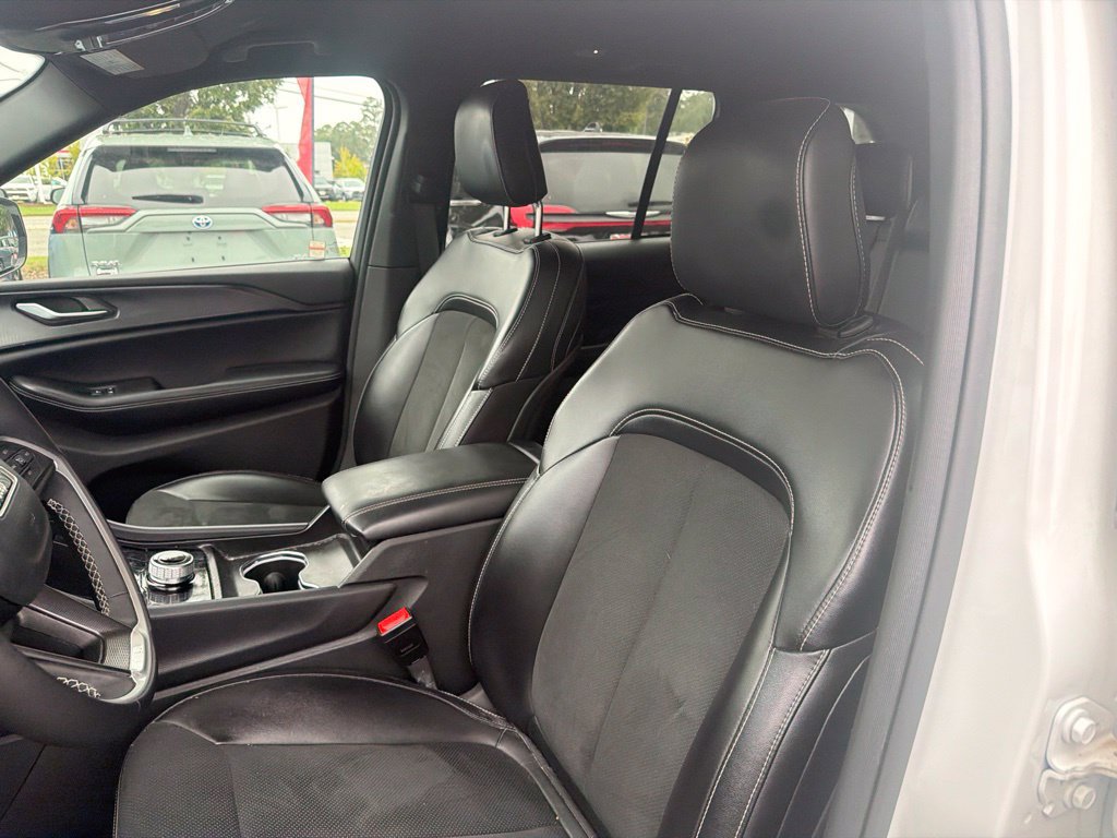 Used 2024 Jeep Grand Cherokee Altitude AWD/4WD image 13