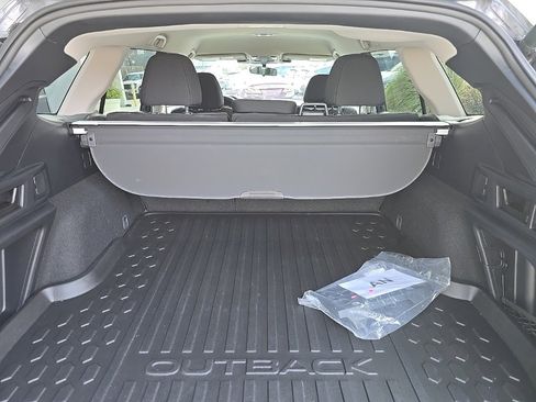 Used 2023 Subaru Outback Premium image 31