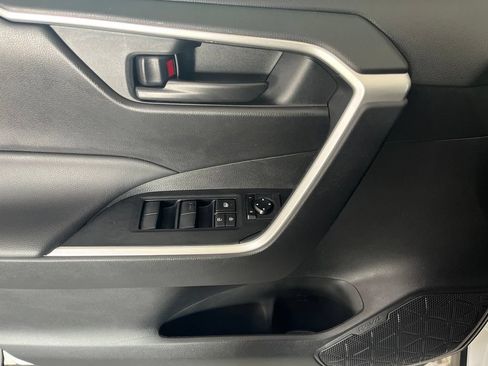 Used 2022 Toyota RAV4 LE AWD/4WD image 51