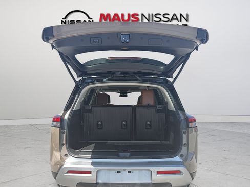 Used 2024 Nissan Pathfinder Platinum FWD image 15