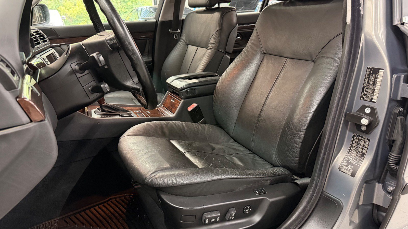 Used 2001 BMW 740iL RWD image 25