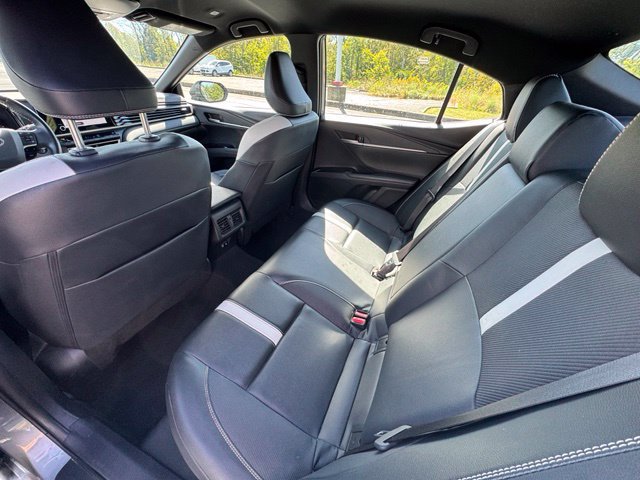 Used 2025 Toyota Camry SE FWD image 16