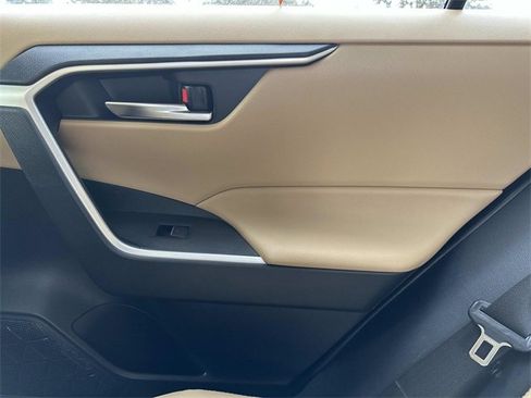 Used 2022 Toyota RAV4 XLE Premium image 14