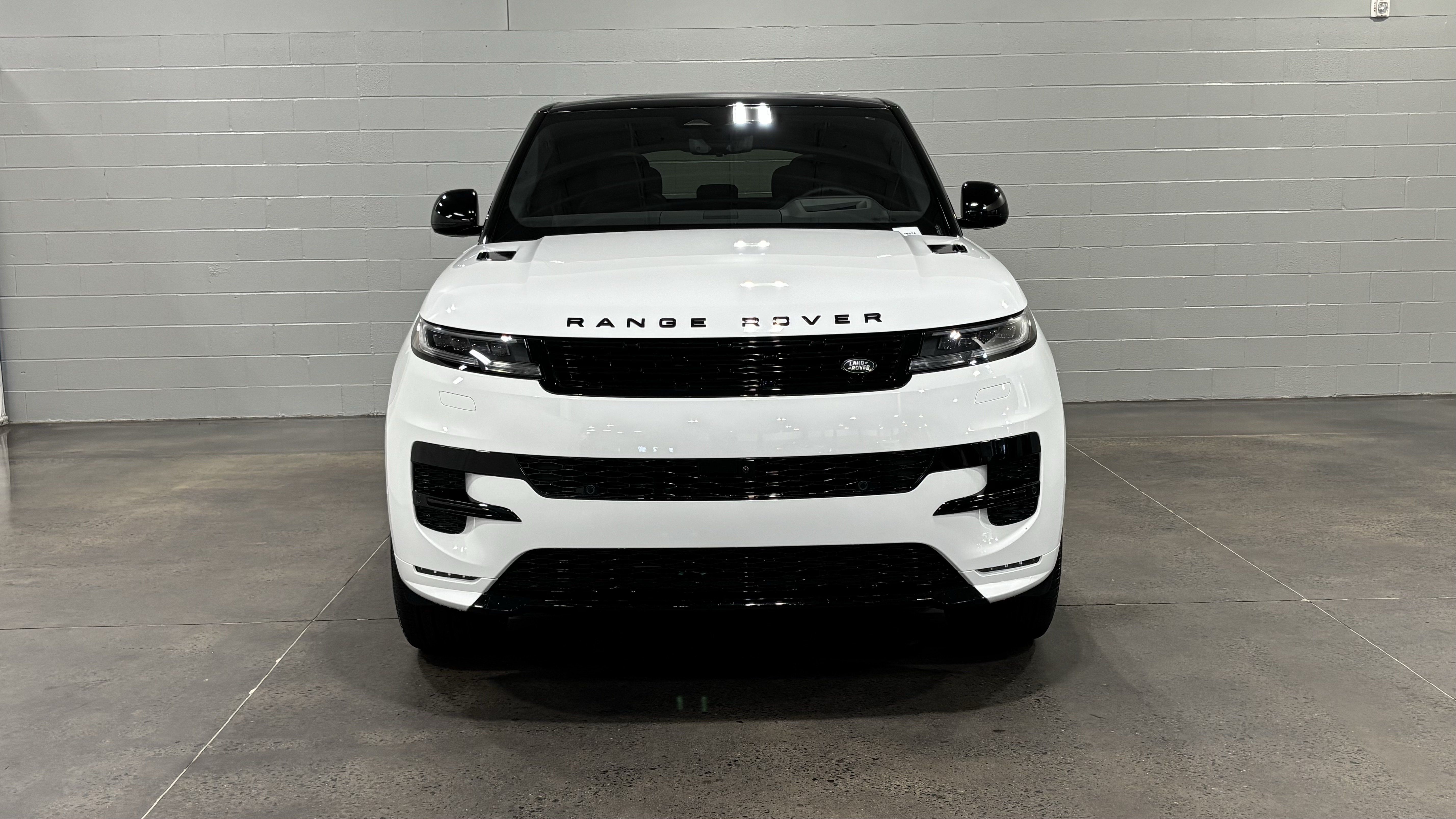 New 2026 Land Rover Range Rover Sport Dynamic SE AWD/4WD image 9