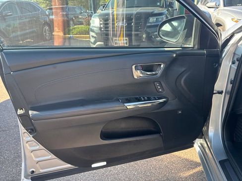 Used 2018 Toyota Avalon Limited w/ All Weather Liner Package image 15