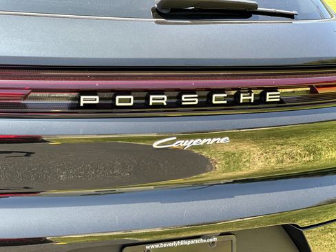 Certified 2026 Porsche Cayenne AWD/4WD image 33