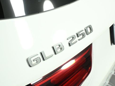 Certified 2025 Mercedes-Benz GLB 250 image 27