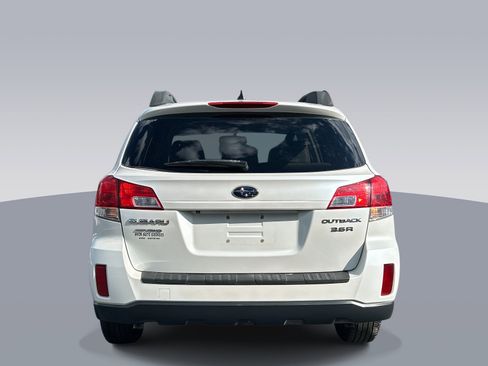 Used 2011 Subaru Outback 3.6R Limited w/ PWR Moonroof Pkg image 4