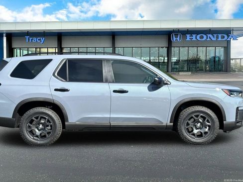 New 2026 Honda Pilot TrailSport image 4