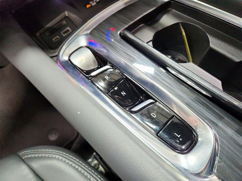 Used 2024 Buick Enclave Premium image 27