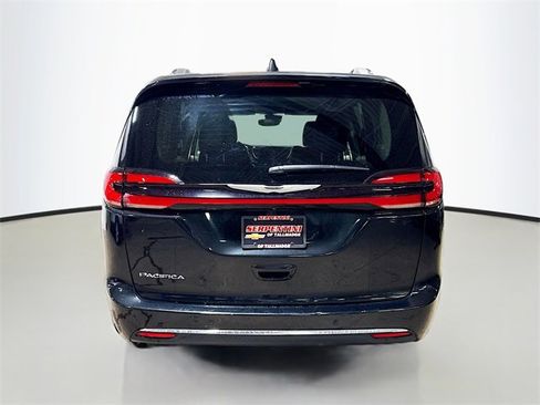 Used 2021 Chrysler Pacifica Touring-L w/ Uconnect Theater Family Group image 8