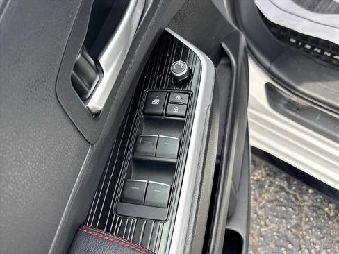Used 2025 Toyota Sienna XSE AWD/4WD image 22