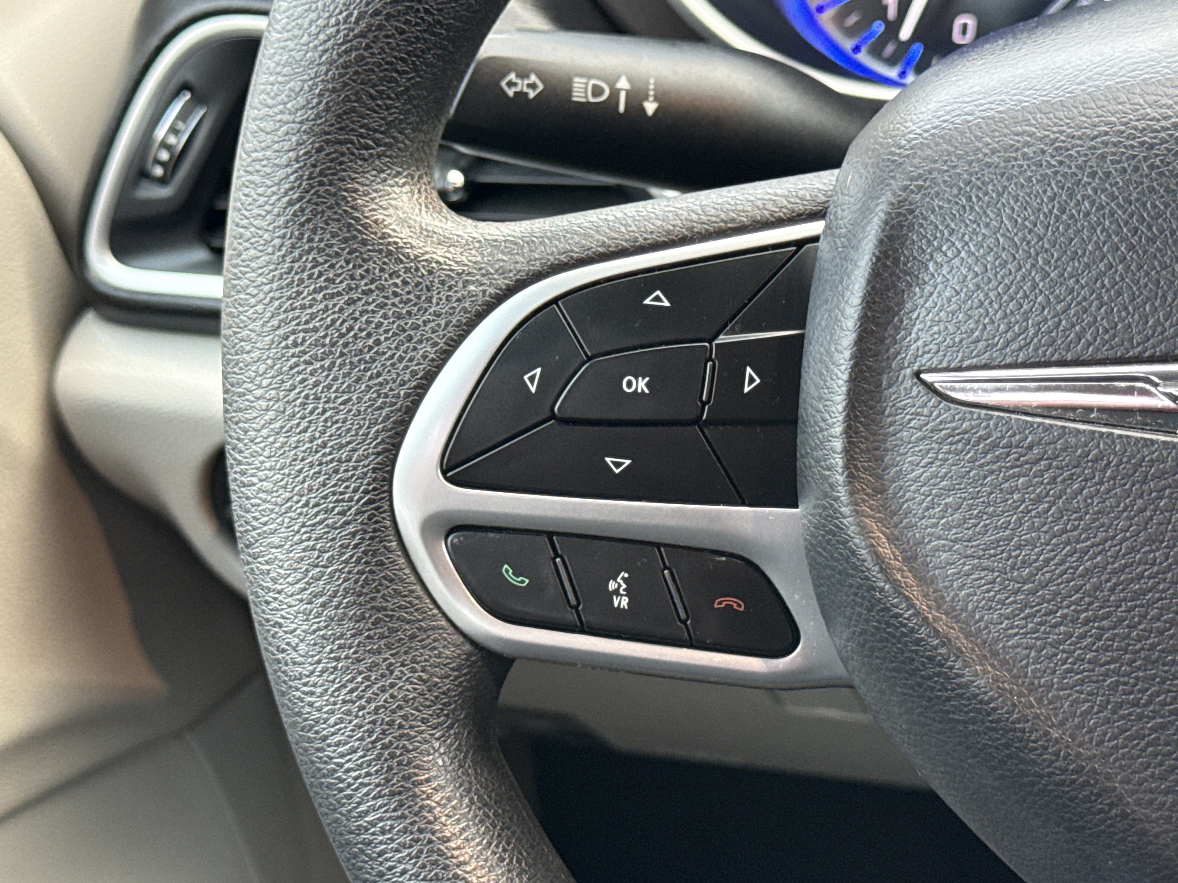 Used 2017 Chrysler Pacifica LX FWD image 31