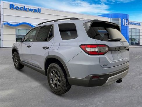New 2025 Honda Pilot TrailSport image 3