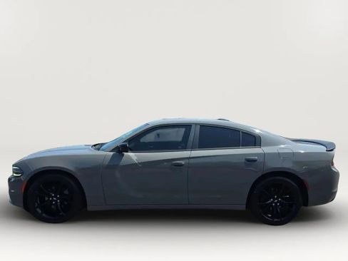 Used 2017 Dodge Charger SXT w/ Blacktop Package RWD image 5