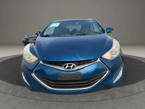Used 2014 Hyundai Elantra w/ Option Group 2 FWD image 2