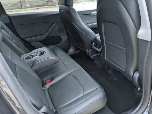 Used 2024 Tesla Model Y Long Range AWD/4WD image 26