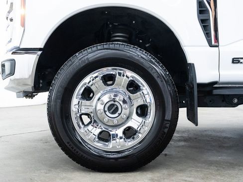 Used 2024 Ford F350 Lariat w/ FX4 Off-Road Package image 7