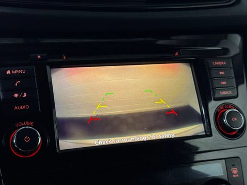 Used 2020 Nissan Rogue S FWD image 11