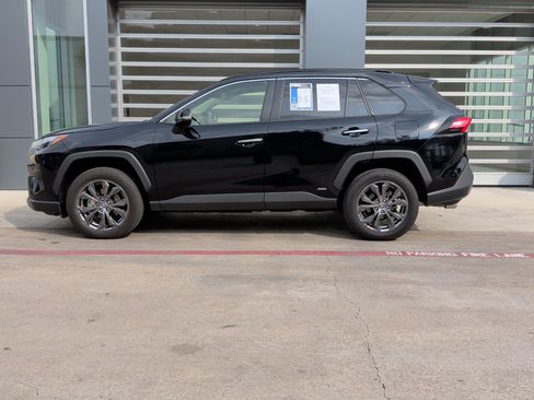 Used 2025 Toyota RAV4 Limited image 7