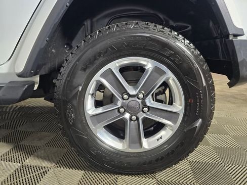 Used 2022 Jeep Wrangler Unlimited Sahara w/ Cold Weather Group image 18