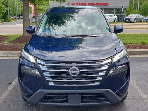 Used 2024 Nissan Rogue SV AWD/4WD image 3