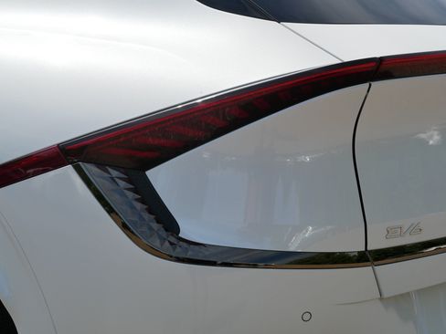 Certified 2024 Kia EV6 GT-Line AWD/4WD image 17