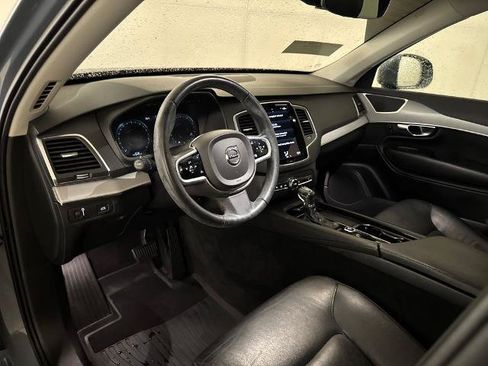 Used 2021 Volvo XC90 T5 Momentum w/ Protection Package Premier FWD image 5