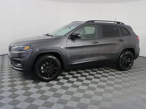 Used 2023 Jeep Cherokee Altitude Lux image 2