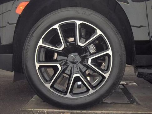 Used 2024 Chevrolet Suburban RST w/ Luxury Package RWD image 7
