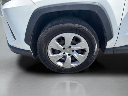 Used 2019 Toyota RAV4 LE FWD image 39
