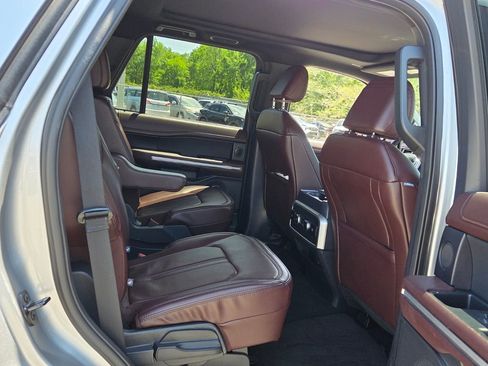 Used 2024 Ford Expedition Limited image 14