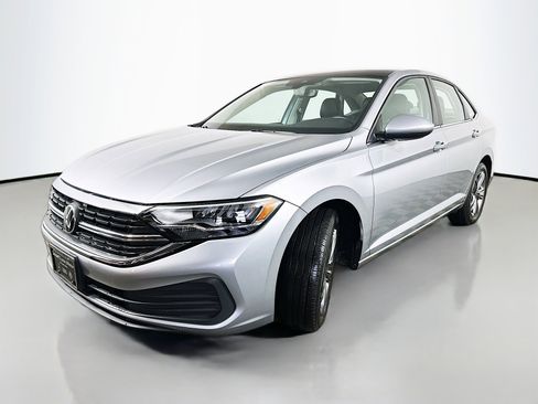 Used 2022 Volkswagen Jetta SE image 3