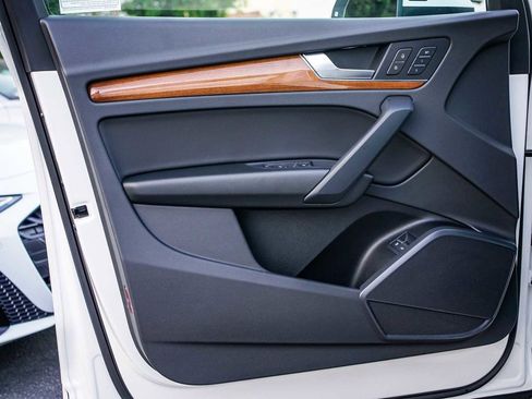 Used 2023 Audi Q5 e Premium w/ Convenience Package image 19