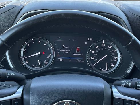 Used 2021 Toyota Highlander XLE FWD image 15
