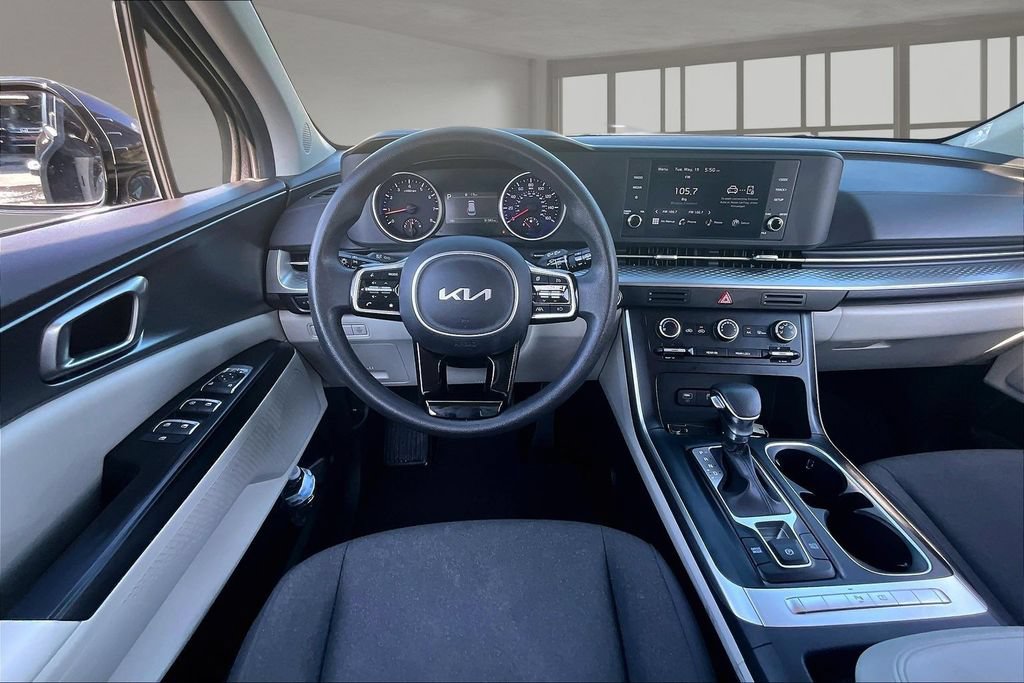 Used 2024 Kia Carnival LX FWD image 8