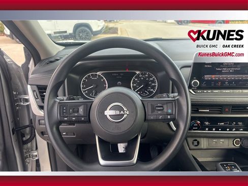 Used 2024 Nissan Rogue SV image 19