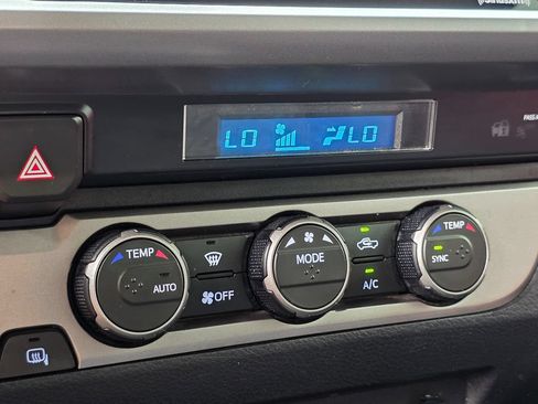 Used 2021 Toyota Tacoma SR5 AWD/4WD image 42